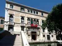 Ca' Vendramin Zago Hotel in zona Carta&Design di Roberta Molin