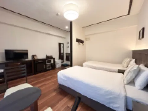 เพนชั่น ซันเซ็ท บีช โรงแรมในนะกิจิง