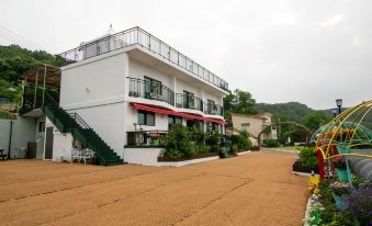 Ganghwa Comodo Pension
