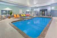 Super 8 by Wyndham Cornwall on