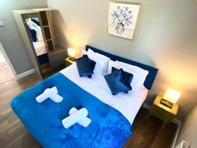 2 Bed Town Centre Nr Theatre Free Park Wi-Fi & Garden Hotels in Aylesbury Vale District