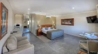 The Saltbush Motor Inn Hotels in Hay South