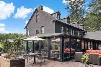 Peri Social House Hotels in Black Mountain
