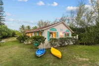 Moonflower 4 Bedroom Home Hotel berhampiran Hatchet Bay Cave