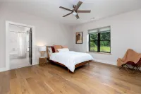 Oasis Near Charlottesville with Pool, Grill Hotel a Green Spring
