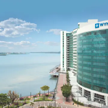 Wyndham Guayaquil Puerto Santa Ana Hotels near Las Penas