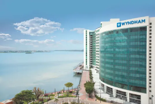Wyndham Guayaquil Puerto Santa Ana Отели в г. 