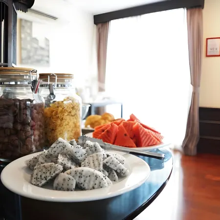 iCheck inn Residences Sukhumvit Soi 2 Отели рядом с достопримечательностью «Станция надземного метро Phloen Chit»