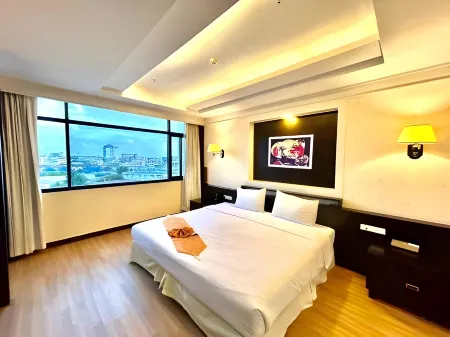 Grand Phranakhon Hotel