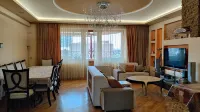Luxury Apartment in the City Heart on North Avenue Các khách sạn ở 