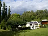 Genelle House B&B Guest House - parking