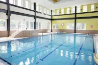 Kents Hill Park Training & Conference Centre - С бассейном