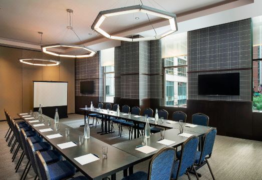 포 포인츠 로비