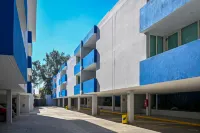 Vista Express Guadalajara Expo SureStay Collection by BW - parking