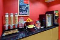 喬普林TownePlace套房飯店 - 早餐