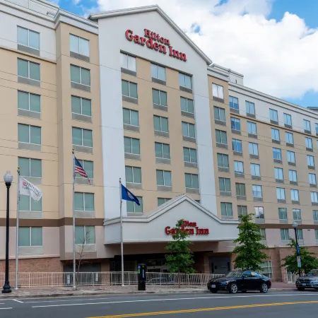 Hilton Garden Inn Arlington/Courthouse Plaza Отели рядом с достопримечательностью «Арлингтон-хаус»