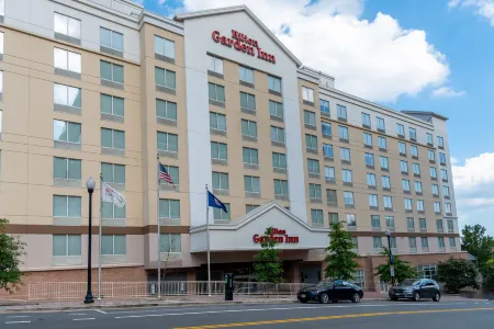 Hilton Garden Inn Arlington/Courthouse Plaza Отели рядом с достопримечательностью «Могила Неизвестного Солдата»