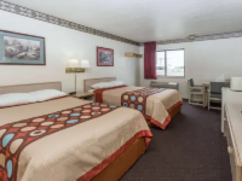 Super 8 by Wyndham Morris Hotels in Morris