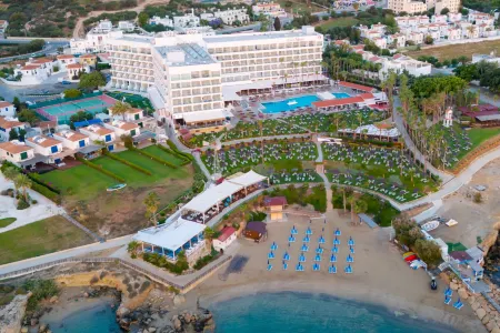 Cavo Maris Beach Hotel
