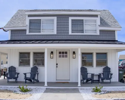 Plum Island Chic Cottage-Steps to Beach! Hotels in Newbury