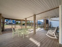 Pets OK Beach Home+Short Walk Beach Access+Views!! Recent Updates & Upgrades