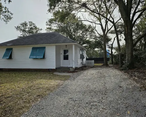 The cozy Mermaid Manor is located close to area beaches and all area attractions Hotele w: Morehead City