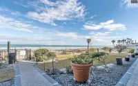 20 Steps to the Sand! Pool, Ocean Views & Tiki Fun