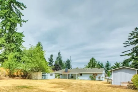 Cozy Charming Rambler !