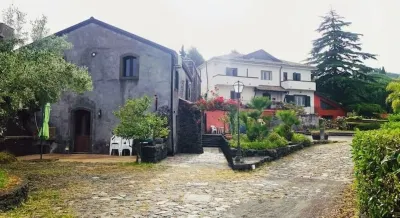 A True Sicilian guesthouse with Pool on Mt. Etna, perfect for Families & Groups.