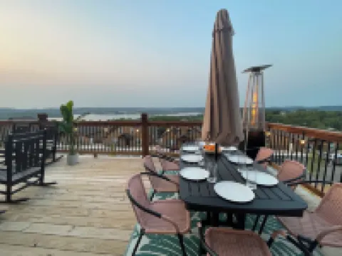 Sunnyside Haven- 7BR- Sleeps 22! Close to Silver Dollar City & Dogwood Canyon! Hotels in Pine B Township