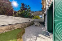 SMALL COURT MAISON