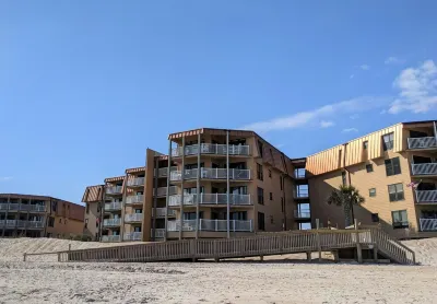 Topsail Dunes Beach Condo - Oceanfront! First Floor! Ramp Access! St. 레지스 HOA 주변 호텔