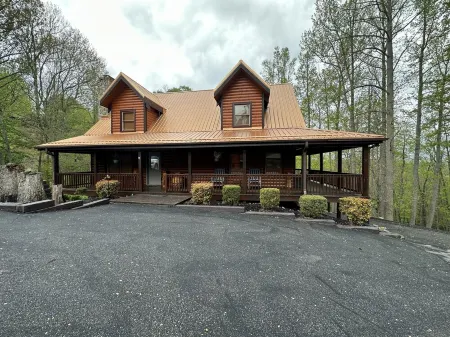 CHARMING & COZY CABIN IN BEAUTIFUL NC MOUNTAINS