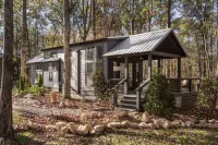 Enjoy the lake & mountain retreat at The Water & Woods Tiny Home - 무료 와이파이