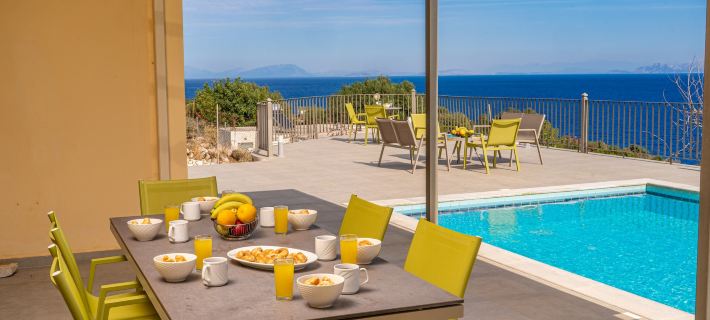 Villa Dinos with swimming pool Hotels in Elios Proni