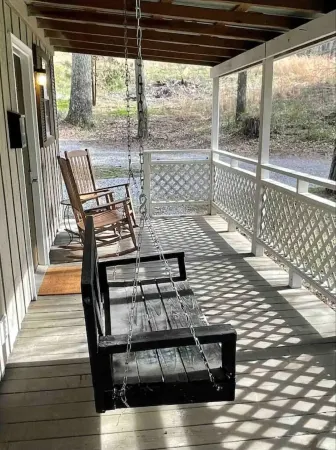 Catfish Cabin - Perfect Little Get-away Отели в г. Скотсборо