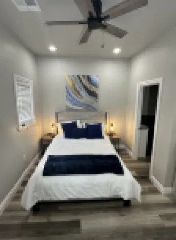 Pet friendly home; adjustable beds; near shopping and restaurants