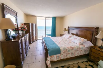 Beachfront Vacation Rental, Beautiful Views from the 6th story balcony. Hotels near Howard E. Futch Memorial Park at Paradise Beach