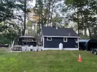 Cozy countryside cottage located on Crooked river in Naples Maine. Hotels in Casco