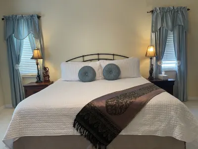 Sun N Lake entire Villa on Granada WWOJ-FM Avon Park附近的飯店