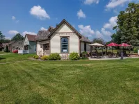 Historic Bungalow in Chariton, Sleeps 5, Pets Ok, Single Level Hotels in Chariton