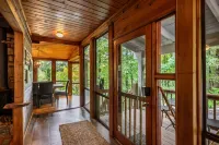 Mountain views ⛰️ 5 min to trails, waterfall & river