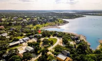 Couple's Lake House - pet friendly - kayaks & SUP boards
