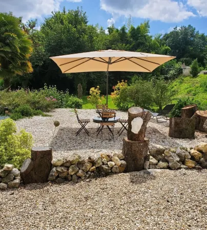 Spacious, recently converted Charentais farmhouse in small commune