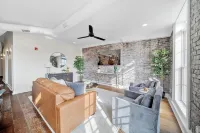 Knoxtopia: BRAND-NEW Downtown Knoxville Condo in Historic Century Building