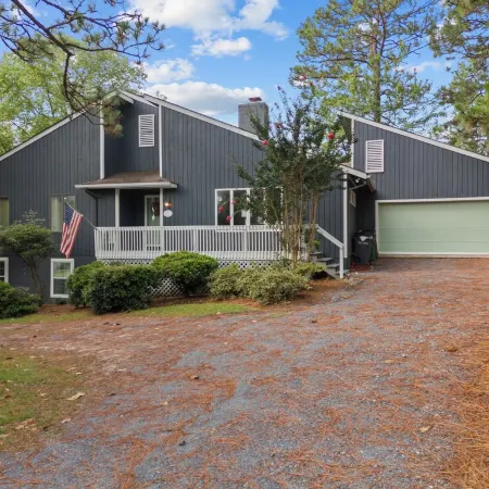 Calhoun Clubhouse 3BR/2BA Home • Sleeps 8 • Fire pit 🔥 • Near #6 & Longleaf ⛳ Отели в г. Пайнхерст