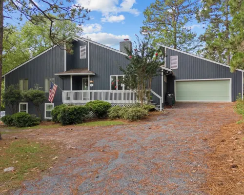 Calhoun Clubhouse 3BR/2BA Home • Sleeps 8 • Fire pit 🔥 • Near #6 & Longleaf ⛳ Hotels in Pinehurst