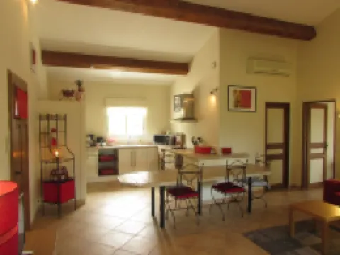 Barjac Villa Pastis - Self-catering cottage with swimming pool and view of the Cevennes mountains