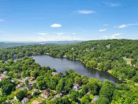 Waterfront Lake House. Near NYC and hiking trials. Complimentary kayaks provided