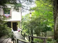 Mountain Getaway! Just 3 Minutes to Beech Mountain Resort with Winter Views!